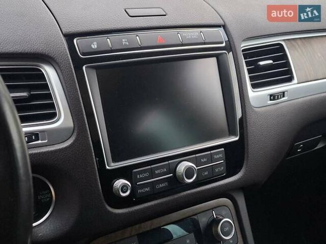 Черный Фольксваген Туарег, объемом двигателя 3 л и пробегом 187 тыс. км за 29970 $, фото 43 на Automoto.ua