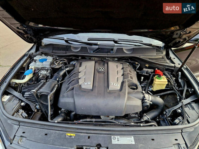 Черный Фольксваген Туарег, объемом двигателя 3 л и пробегом 225 тыс. км за 30000 $, фото 54 на Automoto.ua