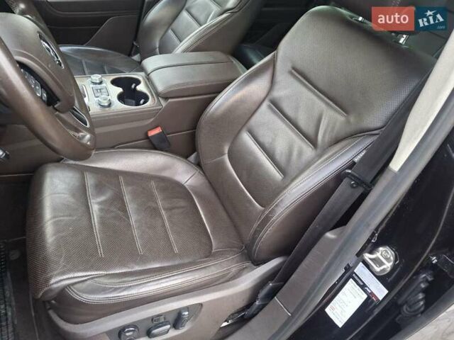 Черный Фольксваген Туарег, объемом двигателя 3 л и пробегом 187 тыс. км за 29970 $, фото 46 на Automoto.ua