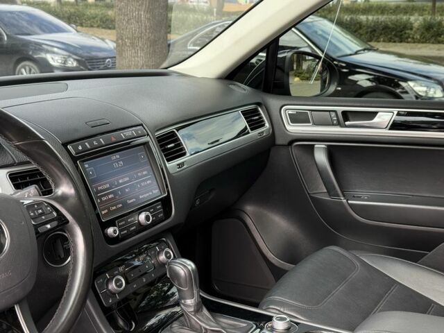 Черный Фольксваген Туарег, объемом двигателя 3 л и пробегом 212 тыс. км за 28999 $, фото 17 на Automoto.ua