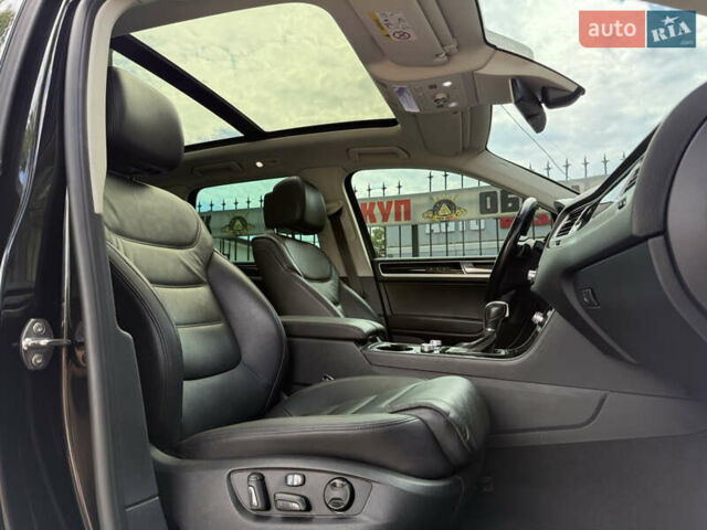 Черный Фольксваген Туарег, объемом двигателя 3 л и пробегом 212 тыс. км за 28999 $, фото 37 на Automoto.ua