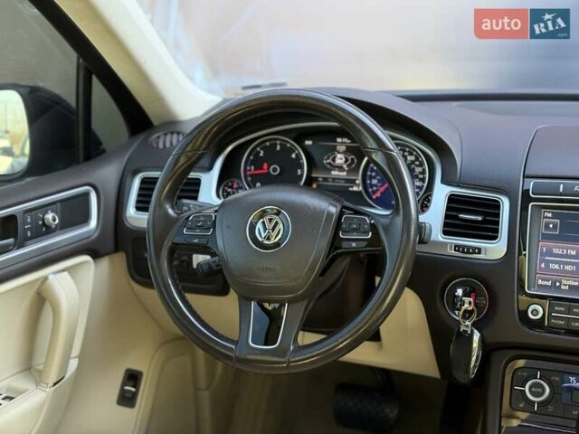 Черный Фольксваген Туарег, объемом двигателя 3 л и пробегом 279 тыс. км за 20400 $, фото 59 на Automoto.ua