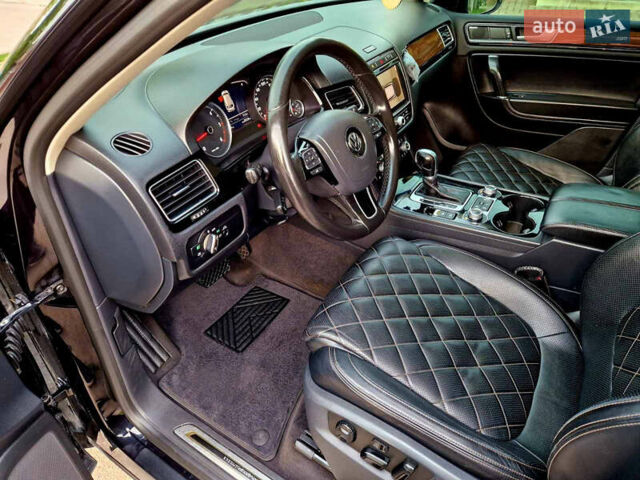 Черный Фольксваген Туарег, объемом двигателя 3 л и пробегом 225 тыс. км за 30000 $, фото 29 на Automoto.ua