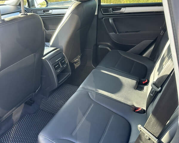 Чорний Фольксваген Туарег, об'ємом двигуна 3 л та пробігом 248 тис. км за 27500 $, фото 26 на Automoto.ua