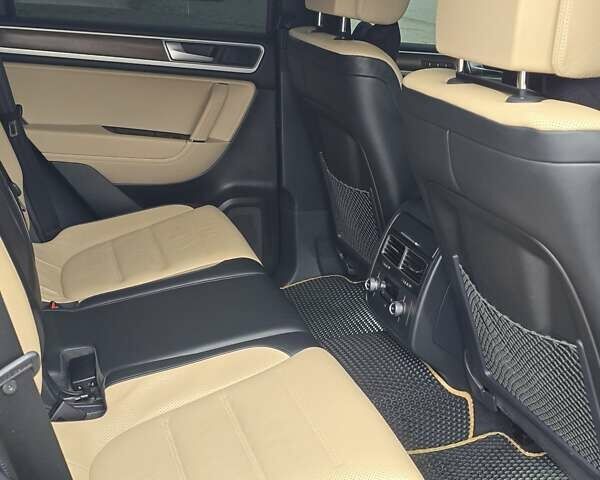 Черный Фольксваген Туарег, объемом двигателя 3 л и пробегом 230 тыс. км за 34500 $, фото 15 на Automoto.ua