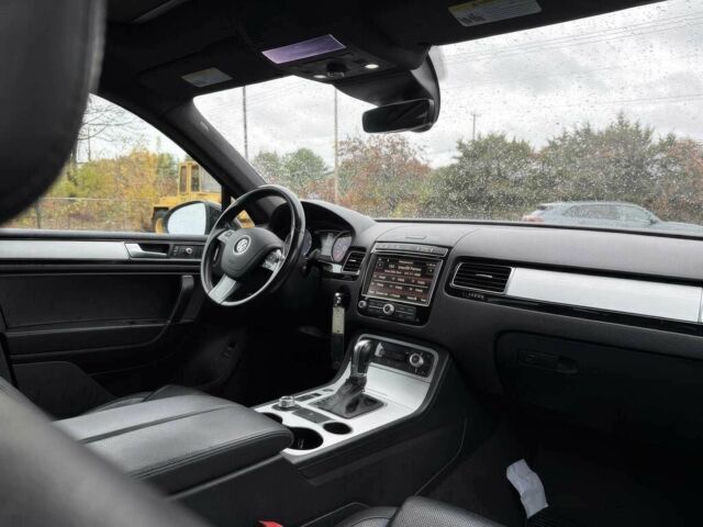 Черный Фольксваген Туарег, объемом двигателя 3 л и пробегом 67 тыс. км за 6500 $, фото 9 на Automoto.ua