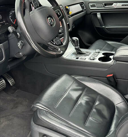 Черный Фольксваген Туарег, объемом двигателя 3 л и пробегом 223 тыс. км за 30000 $, фото 24 на Automoto.ua