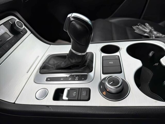 Черный Фольксваген Туарег, объемом двигателя 3 л и пробегом 68 тыс. км за 4700 $, фото 11 на Automoto.ua