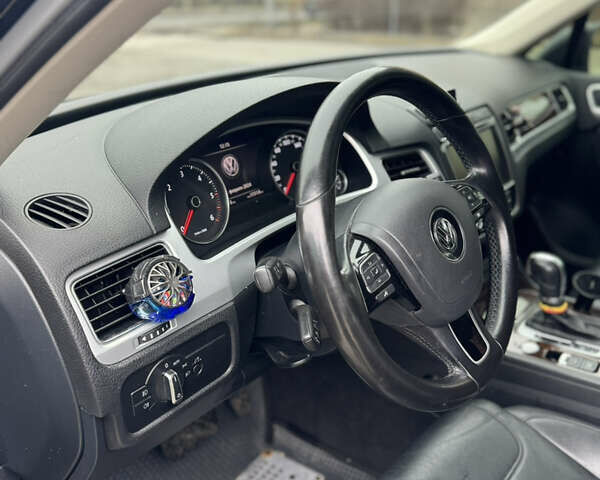 Чорний Фольксваген Туарег, об'ємом двигуна 3 л та пробігом 253 тис. км за 29700 $, фото 16 на Automoto.ua