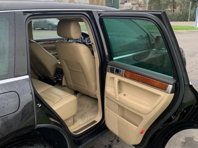 Черный Фольксваген Туарег, объемом двигателя 4.9 л и пробегом 230 тыс. км за 5450 $, фото 3 на Automoto.ua