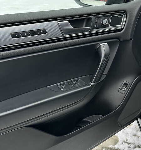 Черный Фольксваген Туарег, объемом двигателя 3 л и пробегом 223 тыс. км за 30000 $, фото 23 на Automoto.ua