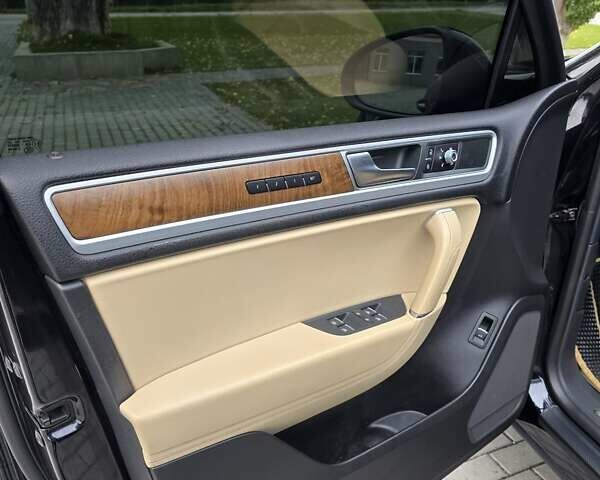 Черный Фольксваген Туарег, объемом двигателя 3 л и пробегом 230 тыс. км за 34500 $, фото 6 на Automoto.ua