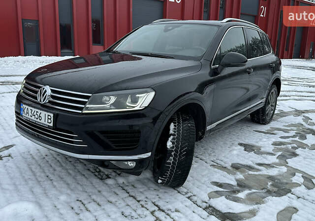 Черный Фольксваген Туарег, объемом двигателя 3 л и пробегом 223 тыс. км за 30000 $, фото 1 на Automoto.ua