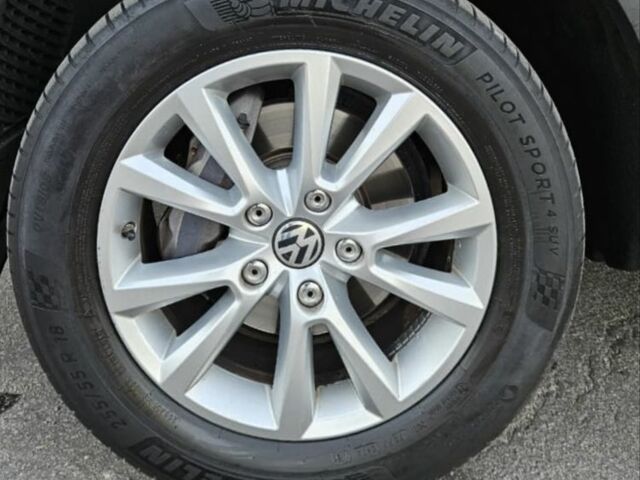 Черный Фольксваген Туарег, объемом двигателя 3 л и пробегом 253 тыс. км за 25000 $, фото 8 на Automoto.ua