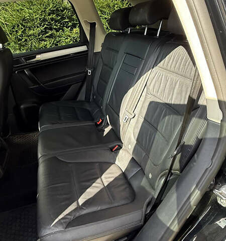 Черный Фольксваген Туарег, объемом двигателя 3 л и пробегом 210 тыс. км за 25000 $, фото 3 на Automoto.ua