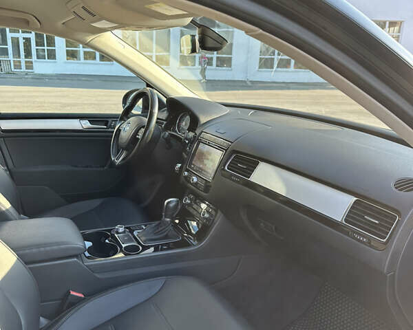 Чорний Фольксваген Туарег, об'ємом двигуна 3 л та пробігом 248 тис. км за 27500 $, фото 22 на Automoto.ua