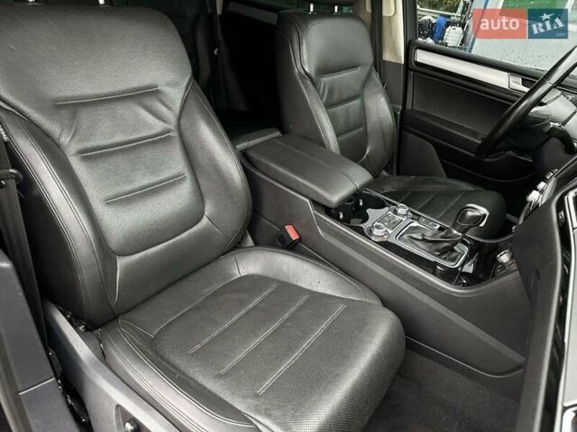 Чорний Фольксваген Туарег, об'ємом двигуна 3 л та пробігом 271 тис. км за 23900 $, фото 16 на Automoto.ua