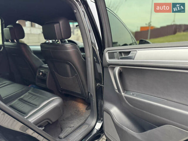 Черный Фольксваген Туарег, объемом двигателя 2.97 л и пробегом 131 тыс. км за 31000 $, фото 11 на Automoto.ua