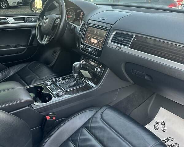 Чорний Фольксваген Туарег, об'ємом двигуна 3 л та пробігом 233 тис. км за 23900 $, фото 16 на Automoto.ua