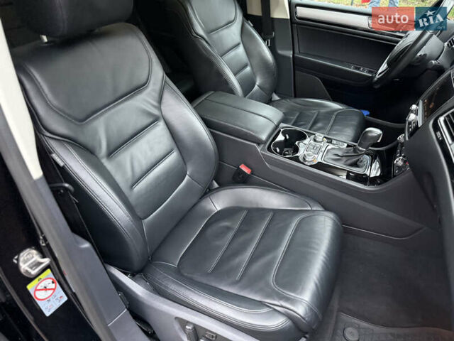 Чорний Фольксваген Туарег, об'ємом двигуна 3 л та пробігом 123 тис. км за 34900 $, фото 69 на Automoto.ua