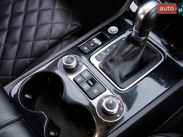 Черный Фольксваген Туарег, объемом двигателя 2.97 л и пробегом 259 тыс. км за 29700 $, фото 37 на Automoto.ua