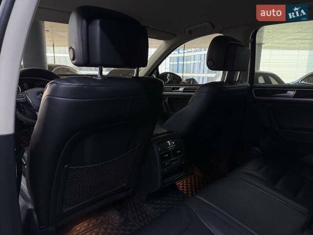 Черный Фольксваген Туарег, объемом двигателя 3 л и пробегом 162 тыс. км за 32900 $, фото 22 на Automoto.ua