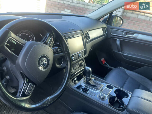 Чорний Фольксваген Туарег, об'ємом двигуна 2.97 л та пробігом 232 тис. км за 22500 $, фото 3 на Automoto.ua