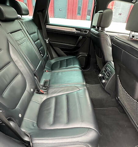 Черный Фольксваген Туарег, объемом двигателя 3 л и пробегом 223 тыс. км за 30000 $, фото 28 на Automoto.ua