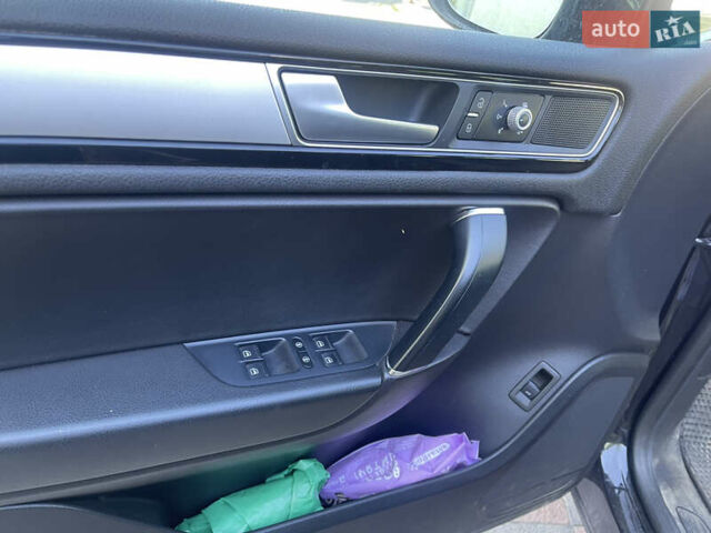 Чорний Фольксваген Туарег, об'ємом двигуна 2.97 л та пробігом 232 тис. км за 22500 $, фото 8 на Automoto.ua