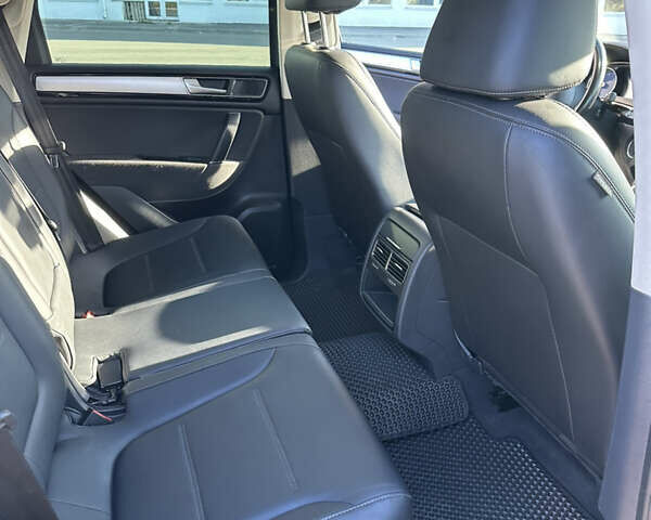 Чорний Фольксваген Туарег, об'ємом двигуна 3 л та пробігом 248 тис. км за 27500 $, фото 24 на Automoto.ua