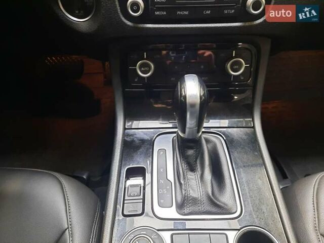 Чорний Фольксваген Туарег, об'ємом двигуна 2.97 л та пробігом 248 тис. км за 24800 $, фото 11 на Automoto.ua