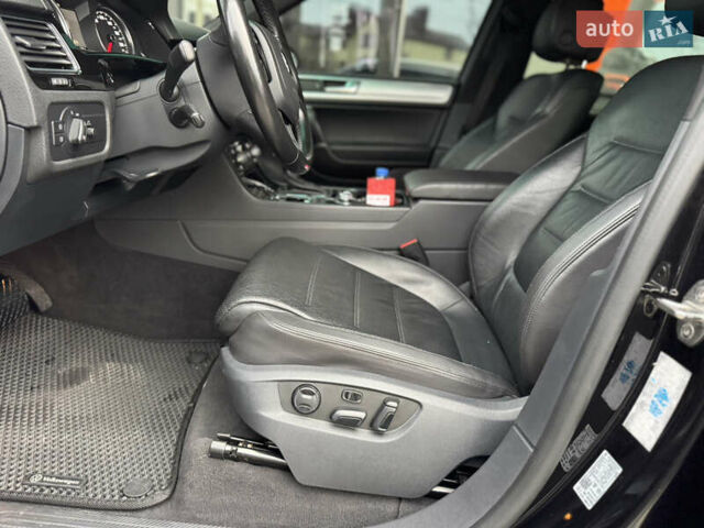 Черный Фольксваген Туарег, объемом двигателя 2.97 л и пробегом 131 тыс. км за 31000 $, фото 19 на Automoto.ua