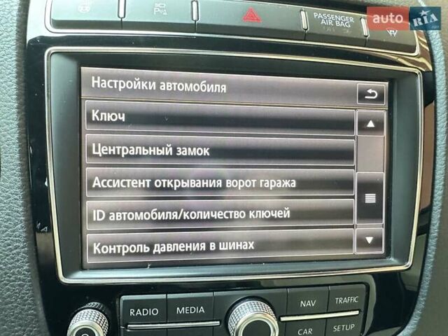 Чорний Фольксваген Туарег, об'ємом двигуна 3 л та пробігом 191 тис. км за 38600 $, фото 29 на Automoto.ua