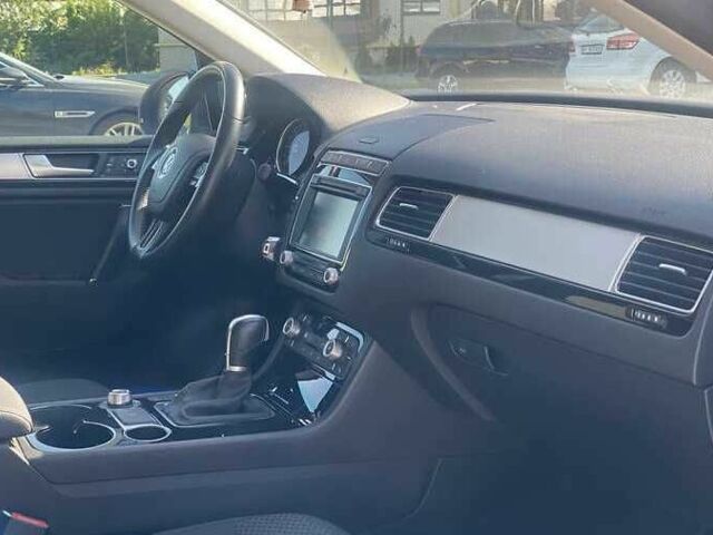 Черный Фольксваген Туарег, объемом двигателя 3 л и пробегом 90 тыс. км за 19000 $, фото 9 на Automoto.ua