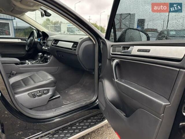 Чорний Фольксваген Туарег, об'ємом двигуна 3 л та пробігом 271 тис. км за 23900 $, фото 22 на Automoto.ua