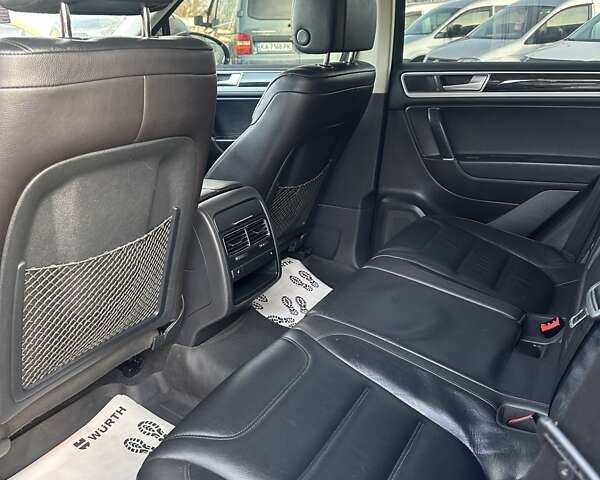 Чорний Фольксваген Туарег, об'ємом двигуна 3 л та пробігом 233 тис. км за 23900 $, фото 7 на Automoto.ua