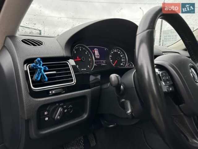 Чорний Фольксваген Туарег, об'ємом двигуна 3 л та пробігом 271 тис. км за 23900 $, фото 24 на Automoto.ua