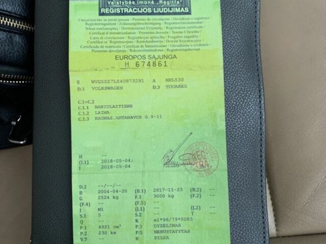 Черный Фольксваген Туарег, объемом двигателя 4.9 л и пробегом 230 тыс. км за 5450 $, фото 2 на Automoto.ua