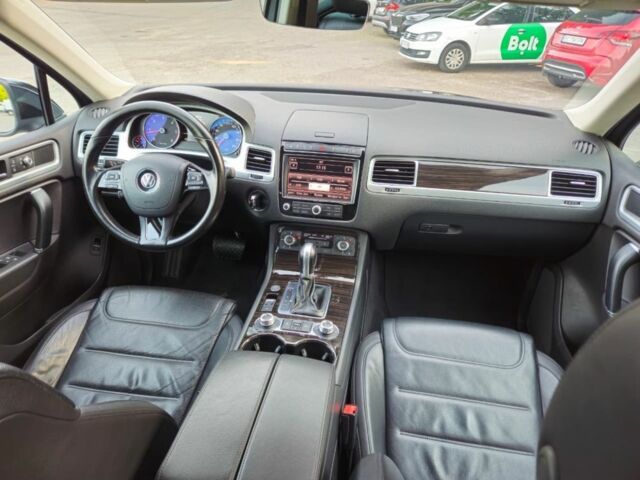 Черный Фольксваген Туарег, объемом двигателя 3 л и пробегом 253 тыс. км за 25000 $, фото 5 на Automoto.ua