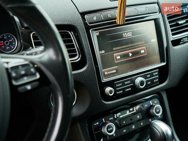 Черный Фольксваген Туарег, объемом двигателя 2.97 л и пробегом 259 тыс. км за 29700 $, фото 26 на Automoto.ua