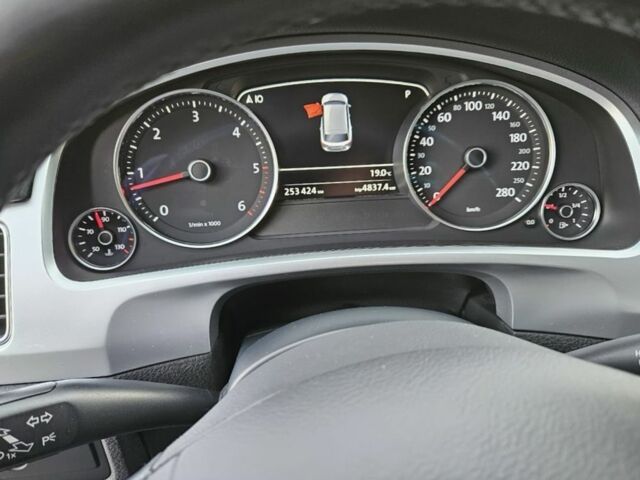 Черный Фольксваген Туарег, объемом двигателя 3 л и пробегом 253 тыс. км за 25000 $, фото 7 на Automoto.ua