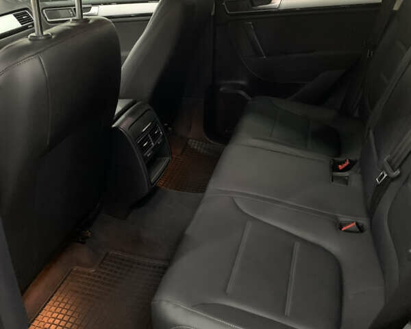 Чорний Фольксваген Туарег, об'ємом двигуна 3 л та пробігом 248 тис. км за 27500 $, фото 25 на Automoto.ua