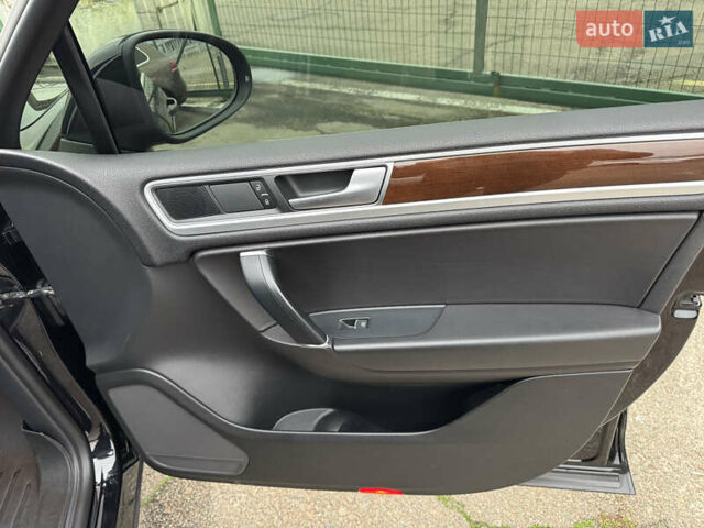 Черный Фольксваген Туарег, объемом двигателя 2.97 л и пробегом 278 тыс. км за 23990 $, фото 47 на Automoto.ua