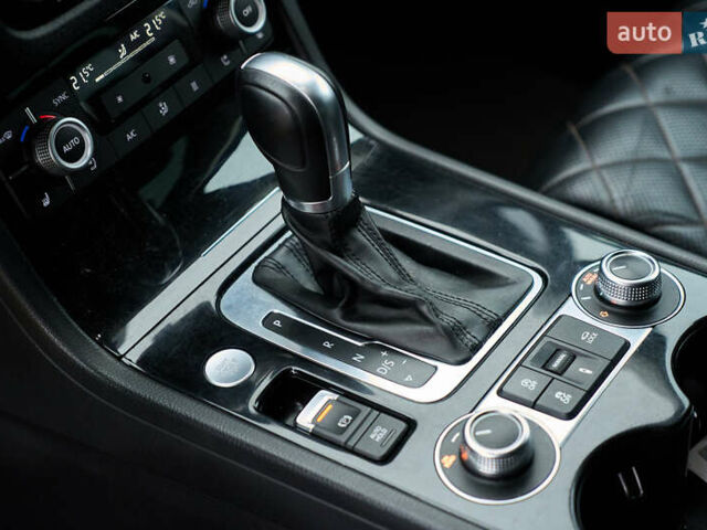 Черный Фольксваген Туарег, объемом двигателя 2.97 л и пробегом 259 тыс. км за 29700 $, фото 18 на Automoto.ua