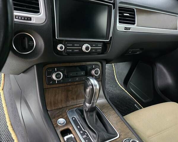 Черный Фольксваген Туарег, объемом двигателя 3 л и пробегом 230 тыс. км за 34500 $, фото 8 на Automoto.ua