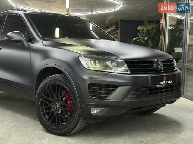 Черный Фольксваген Туарег, объемом двигателя 3 л и пробегом 162 тыс. км за 32900 $, фото 3 на Automoto.ua