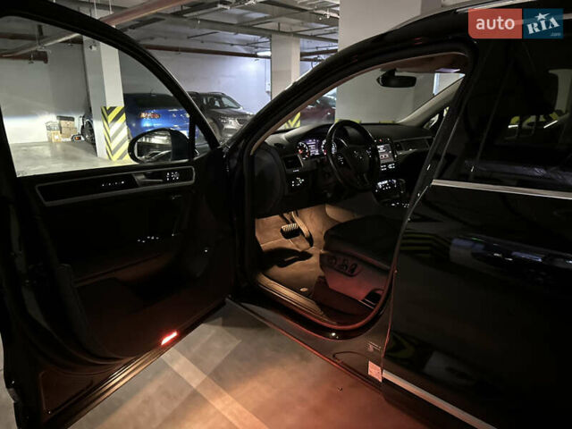 Чорний Фольксваген Туарег, об'ємом двигуна 3 л та пробігом 218 тис. км за 26800 $, фото 16 на Automoto.ua