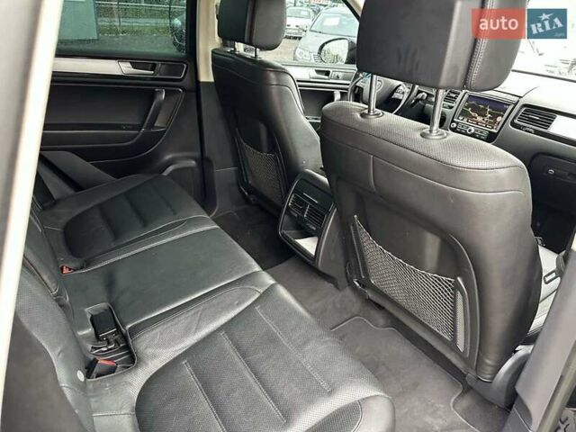 Чорний Фольксваген Туарег, об'ємом двигуна 3 л та пробігом 271 тис. км за 23900 $, фото 5 на Automoto.ua