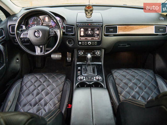 Черный Фольксваген Туарег, объемом двигателя 2.97 л и пробегом 259 тыс. км за 29700 $, фото 28 на Automoto.ua