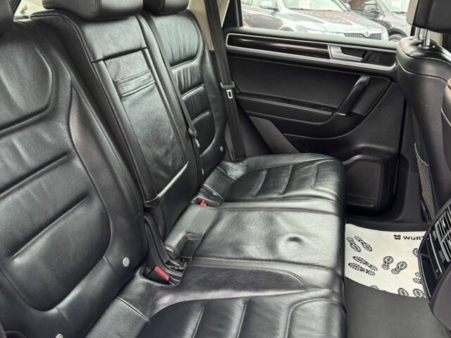 Чорний Фольксваген Туарег, об'ємом двигуна 3 л та пробігом 233 тис. км за 25500 $, фото 5 на Automoto.ua